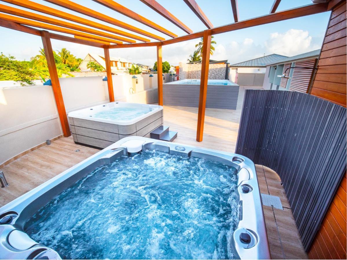 Evasion En Plein Coeur De La Ville Studio Jacuzzis Sauna Et Piscine Au Centre De Port-Louis Esterno foto