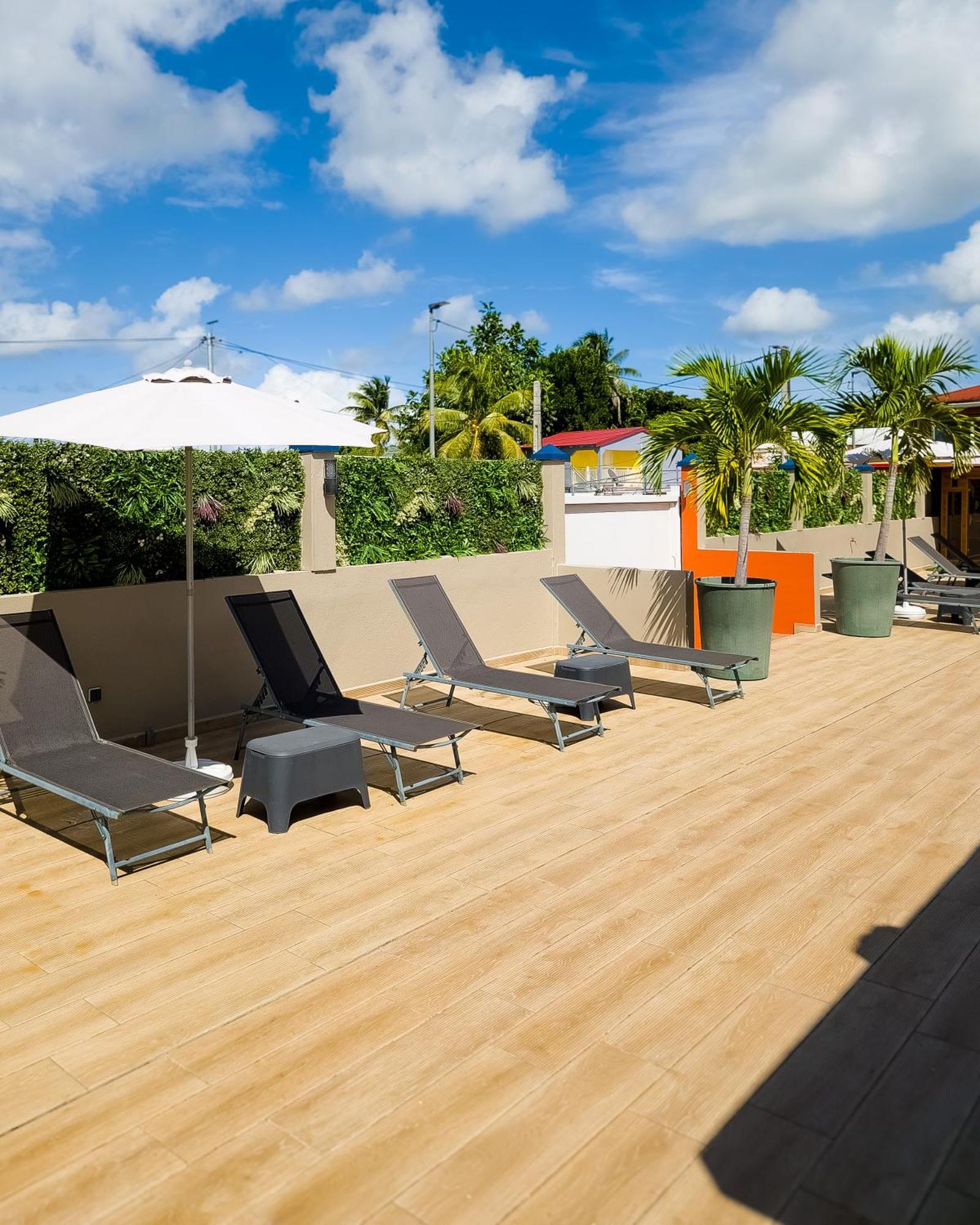 Evasion En Plein Coeur De La Ville Studio Jacuzzis Sauna Et Piscine Au Centre De Port-Louis Esterno foto